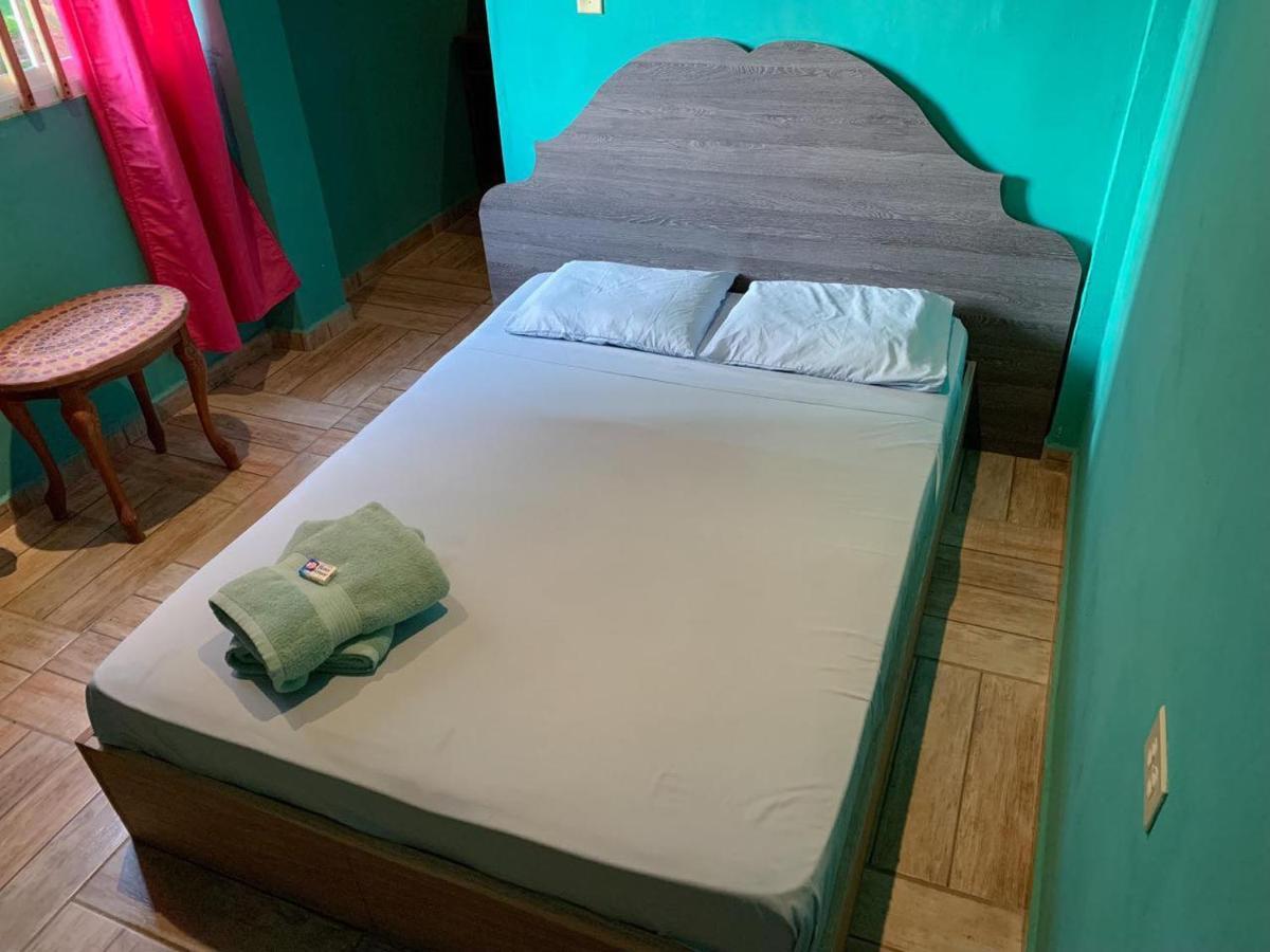 Valerie Emanuel Apartments Bocas del Toro Extérieur photo