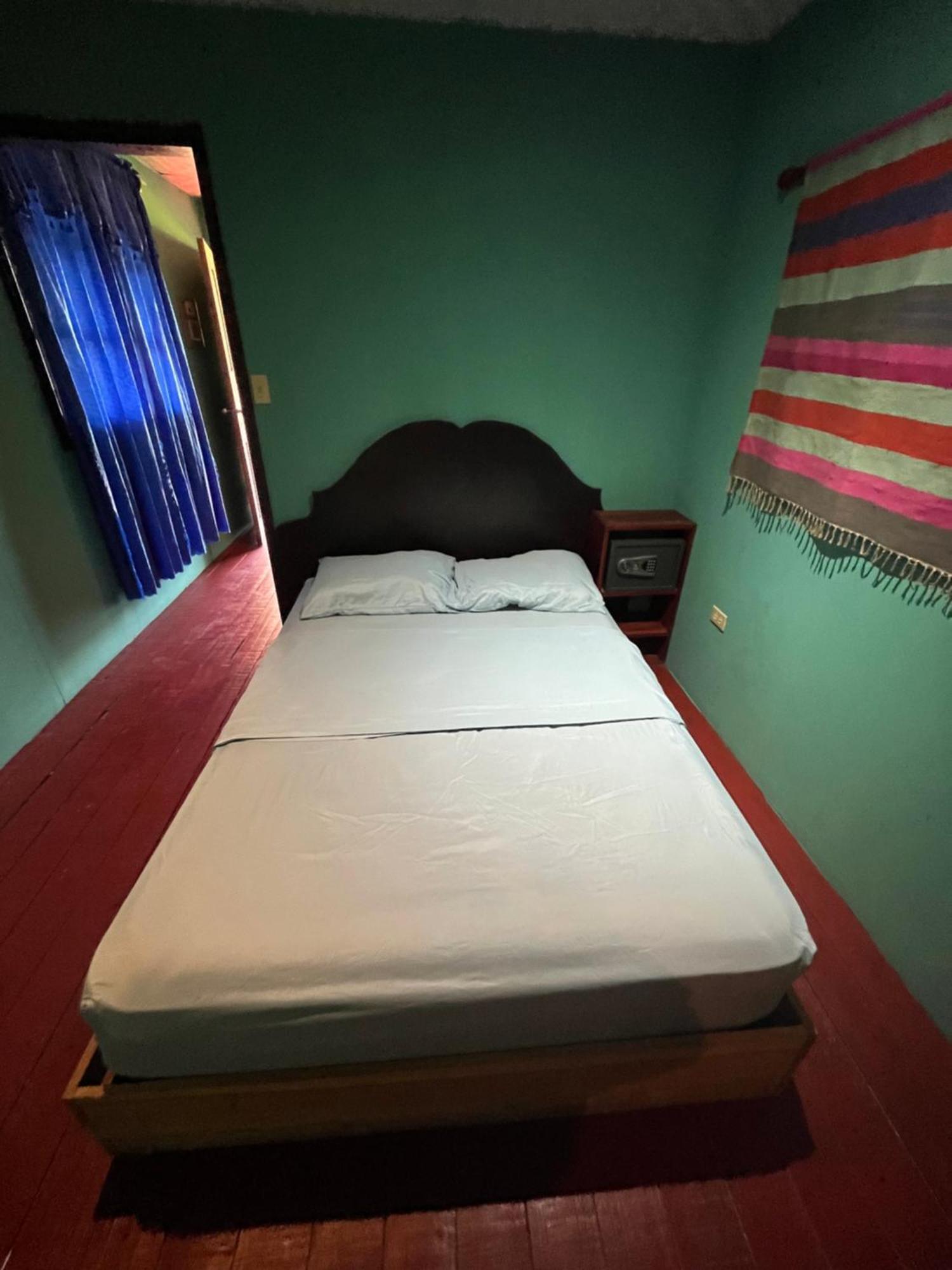 Valerie Emanuel Apartments Bocas del Toro Extérieur photo