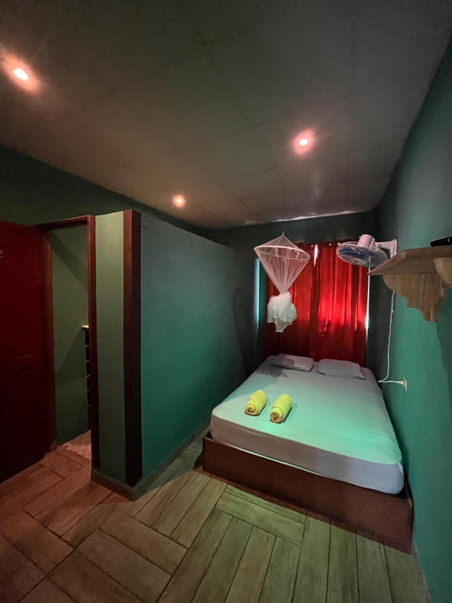 Valerie Emanuel Apartments Bocas del Toro Extérieur photo